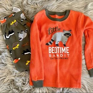 Boys Carter’s 3T Pajama set. Great condition. Soft fleece pants, thermal top.